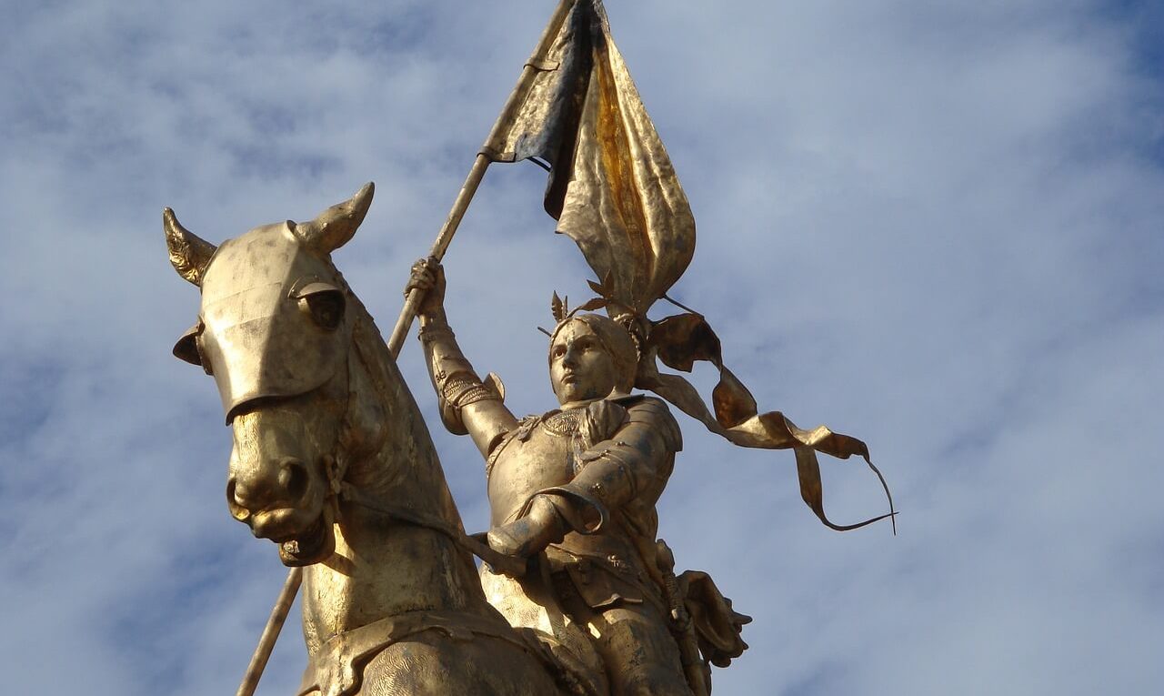 Statue de Jeanne d'Arc à Paris place des Pyramides